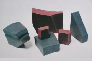 Why Do Chromium Corundum Bricks Have Two Different Colors?