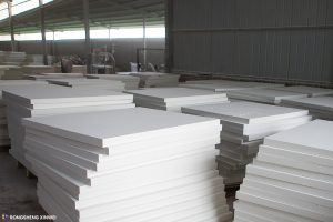 What are the advantages of an aluminum silicate board?