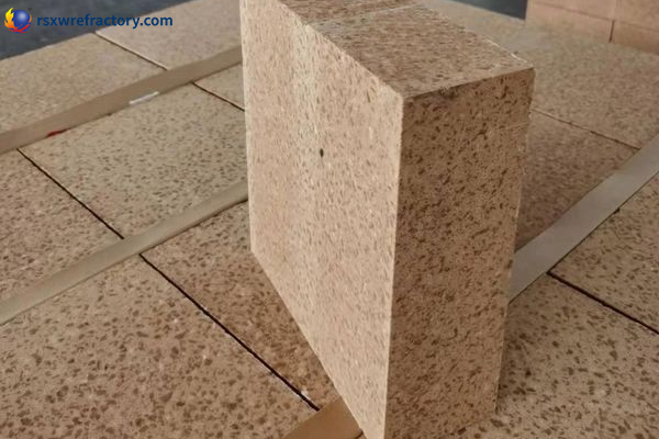 Magnesia alumina spinel brick