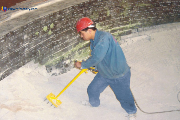 Construction of dry ramming material at the bottom of the electric furnace