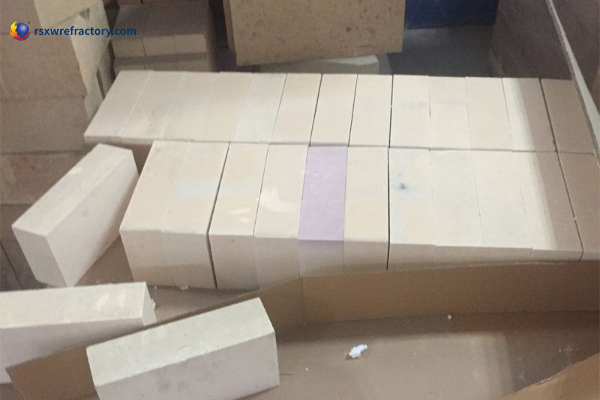Zircon refractory brick
